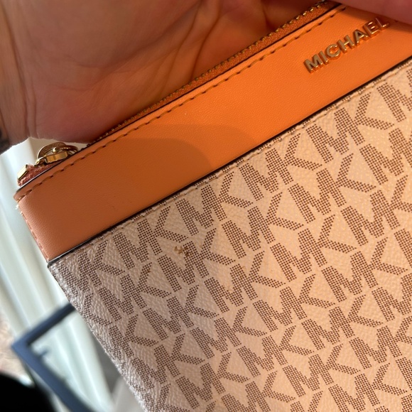 Michael Kors White and Tan Small Monogram Crossbody Bag (Missing Straps) - Picture 4 of 9